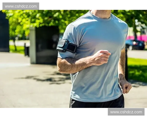 体育科技引领未来：智能穿戴设备如何改变运动员表现与训练方式